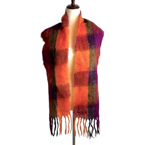 Carson Pirie Scott & Co.Plaid Scarf with Fringe Made In England mohair and wool - Picture 2 of 13
